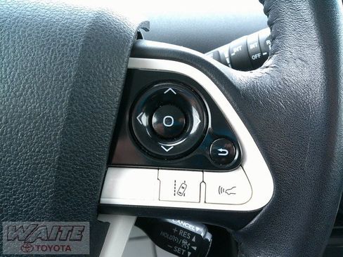 Used 2017 Toyota Prius Three image 12