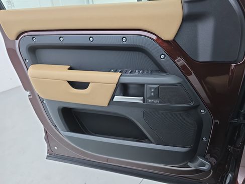 New 2026 Land Rover Defender 130 X-Dynamic SE image 27