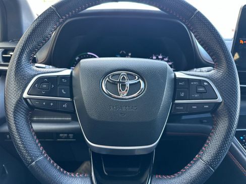 Used 2022 Toyota Sienna XSE FWD image 28
