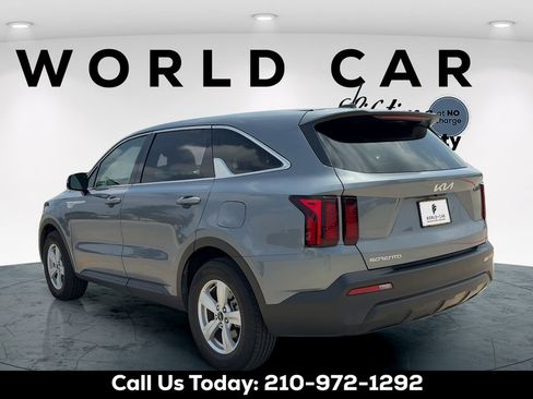 Used 2023 Kia Sorento LX FWD image 5