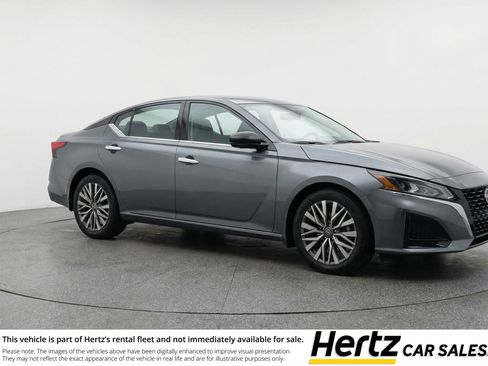 Used 2025 Nissan Altima 2.5 SV FWD image 1
