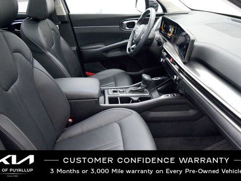 Certified 2025 Kia Sorento EX w/ Panoramic Sunroof Package AWD/4WD image 16