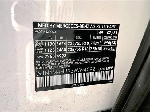 Used 2025 Mercedes-Benz GLB 250 4MATIC image 35