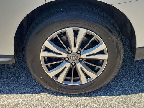 Used 2019 Nissan Pathfinder SV image 5