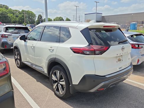 Used 2023 Nissan Rogue SL w/ SL Premium Package FWD image 4