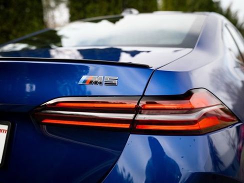 Used 2025 BMW M5 w/ Executive Package AWD/4WD image 17