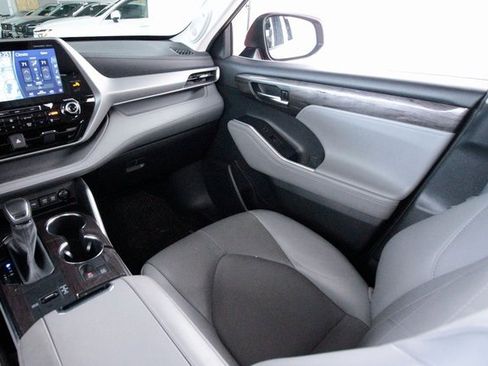 Used 2020 Toyota Highlander Limited Platinum image 7