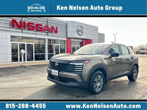 Used 2025 Nissan Kicks S image 1