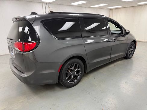 Used 2019 Chrysler Pacifica Touring-L Plus w/ S Appearance Package FWD image 7