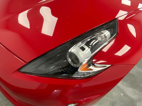 Used 2020 Nissan 370Z Coupe RWD image 11