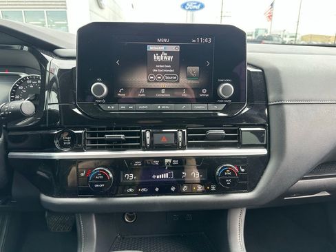 Used 2025 Nissan Pathfinder SV image 21