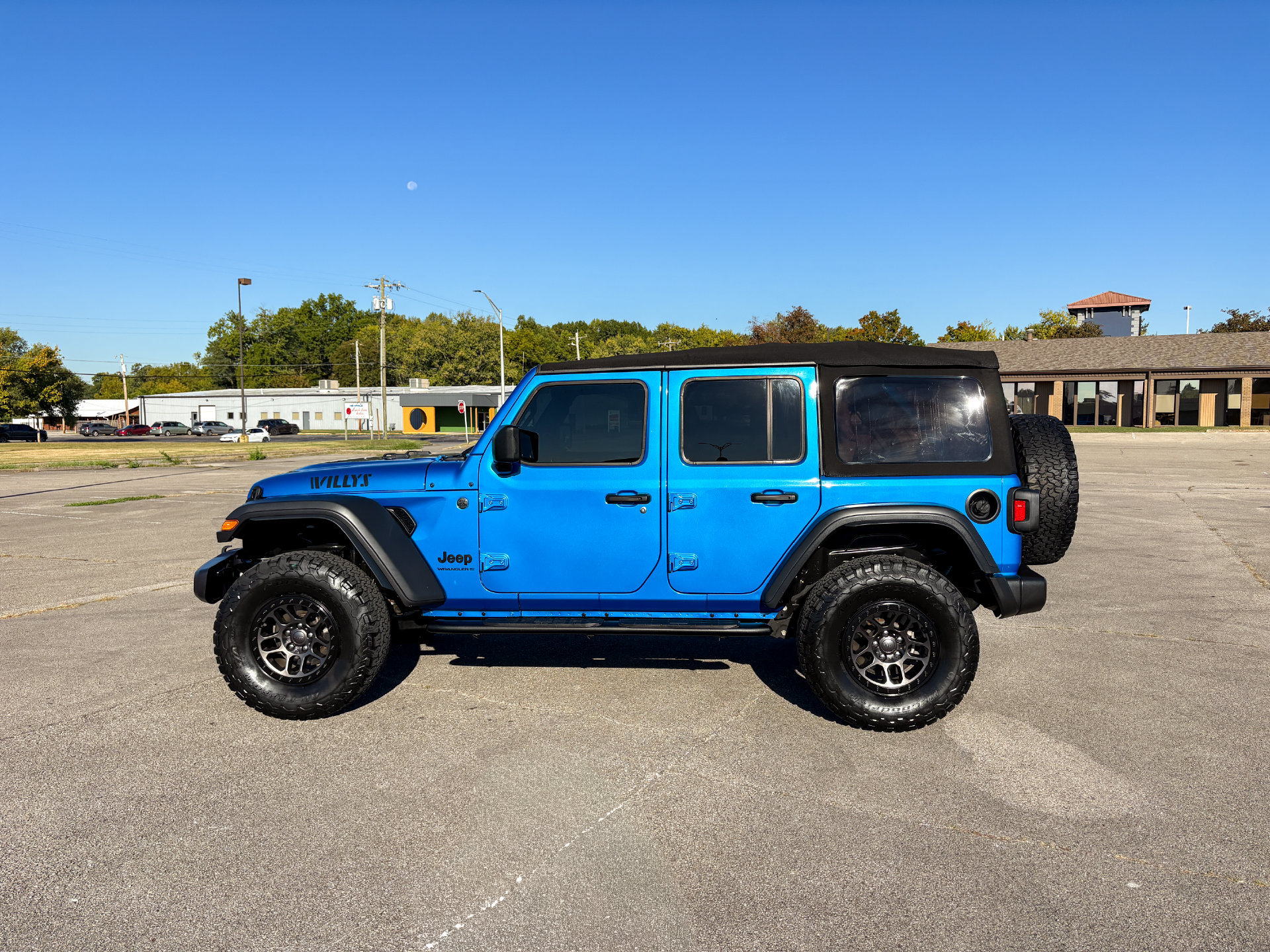 Used 2023 Jeep Wrangler Unlimited Sport AWD/4WD image 7