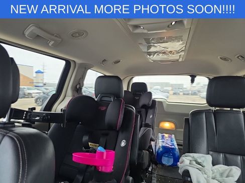 Used 2014 Chrysler Town & Country Touring image 14