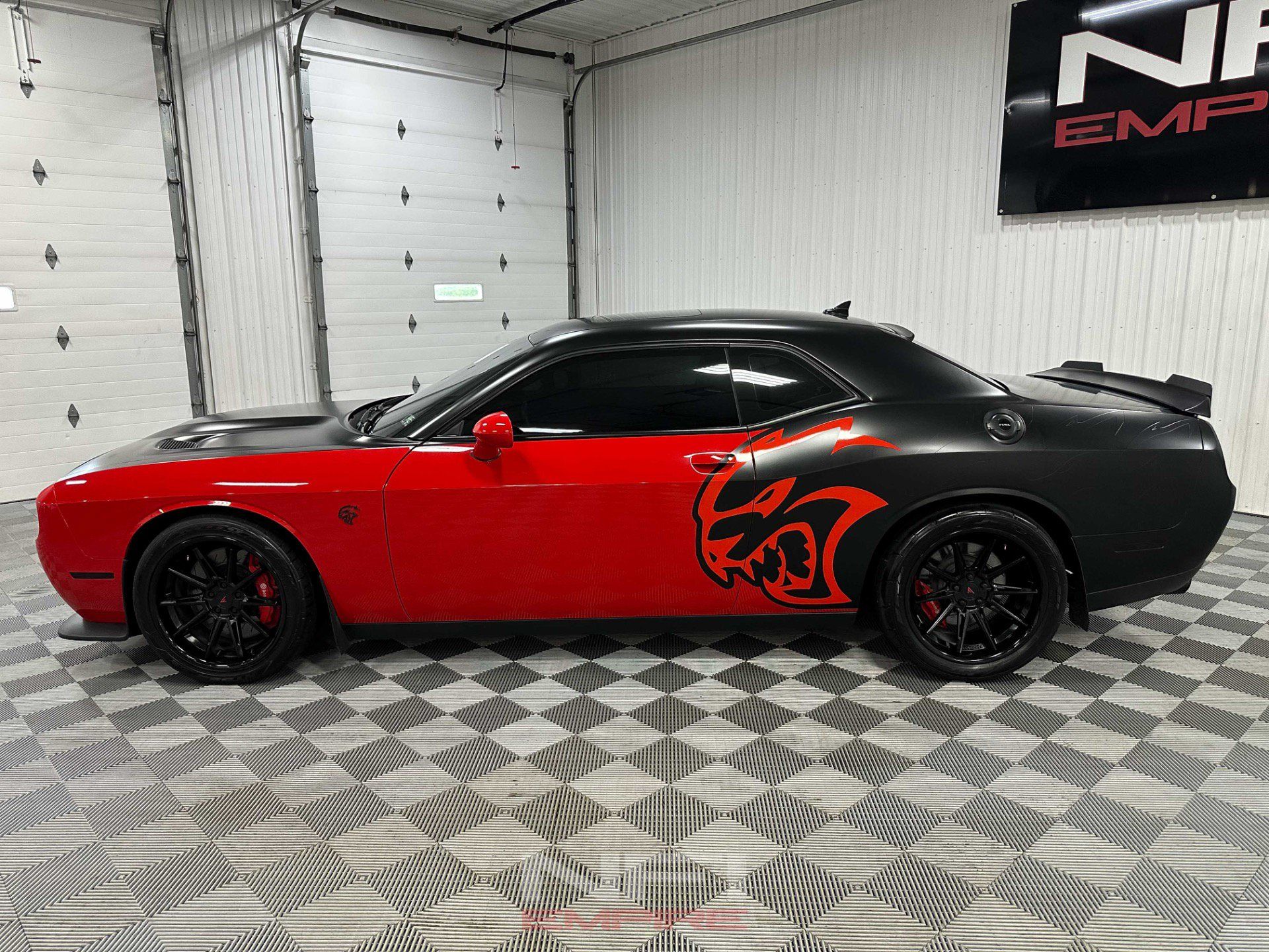 Used 2016 Dodge Challenger SRT Hellcat RWD image 2