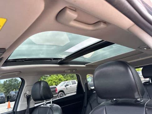 Used 2022 Kia Sorento S w/ Panoramic Sunroof Package AWD/4WD image 8