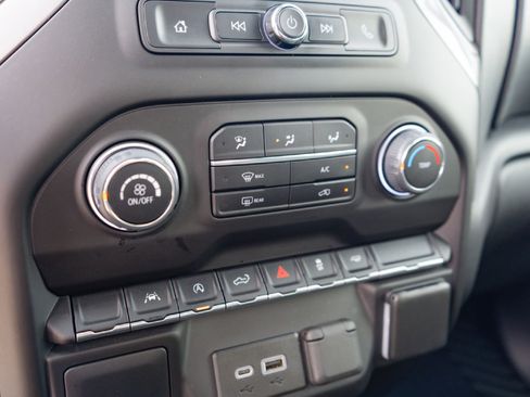 Used 2022 Chevrolet Silverado 1500 Custom image 16