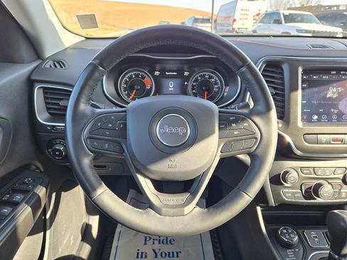 Used 2019 Jeep Cherokee Trailhawk w/ Cold Weather Group image 17