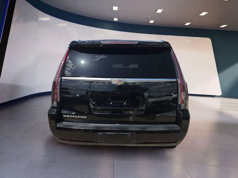 Used 2018 Cadillac Escalade ESV Luxury RWD image 4