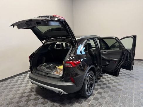 New 2026 Ford Escape Platinum w/ Class II Trailer Tow Package image 25