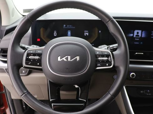 Used 2025 Kia Carnival FWD image 16