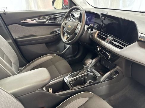 Used 2024 Chevrolet TrailBlazer LT w/ Convenience Package AWD/4WD image 28