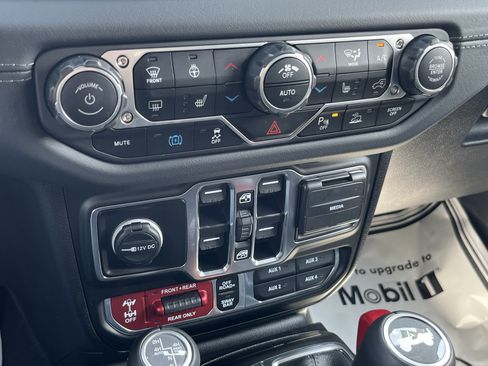 Used 2024 Jeep Wrangler Unlimited Rubicon 4xe AWD/4WD image 32