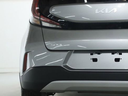 Used 2023 Kia Soul LX w/ LX Technology Package image 14