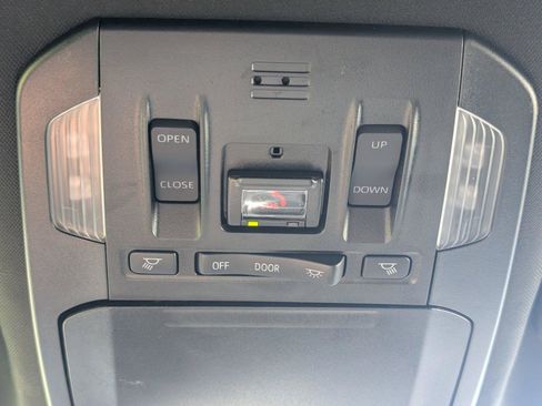 Used 2022 Toyota Highlander XSE FWD image 22