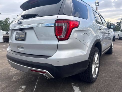 Used 2017 Ford Explorer Limited FWD image 8