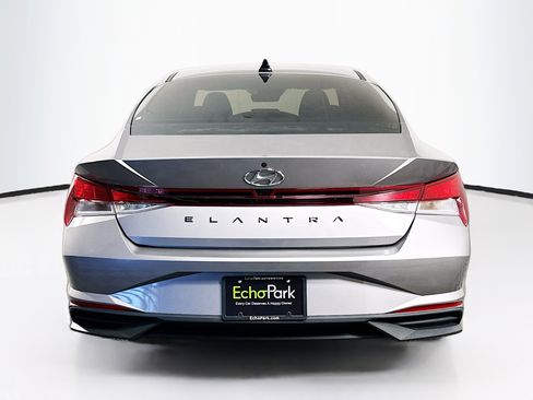Used 2022 Hyundai Elantra SEL FWD image 7