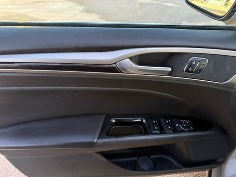 Used 2015 Ford Fusion SE w/ Equipment Group 202A image 5