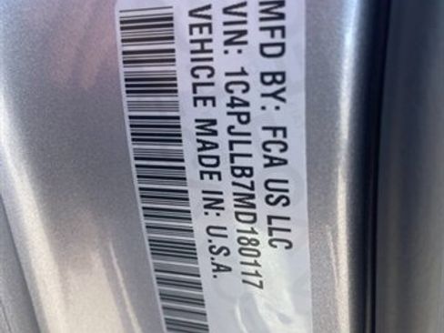 Used 2021 Jeep Cherokee Altitude image 5