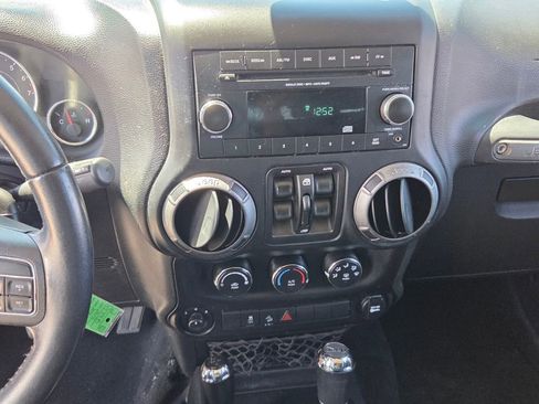 Used 2018 Jeep Wrangler Unlimited Sport S image 17