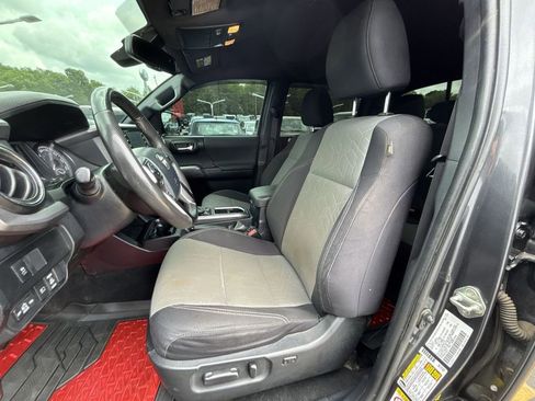 Used 2020 Toyota Tacoma TRD Sport AWD/4WD image 13