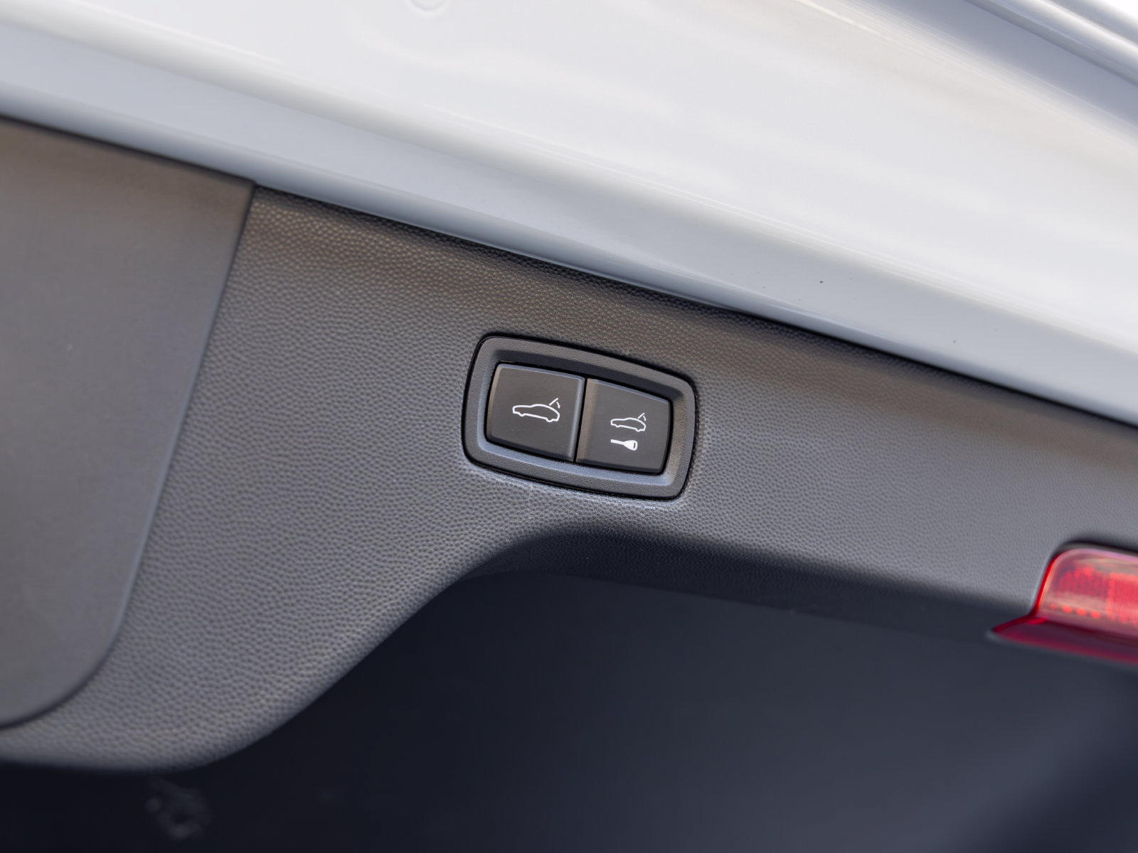 Certified 2025 Porsche Macan Electric RWD image 50