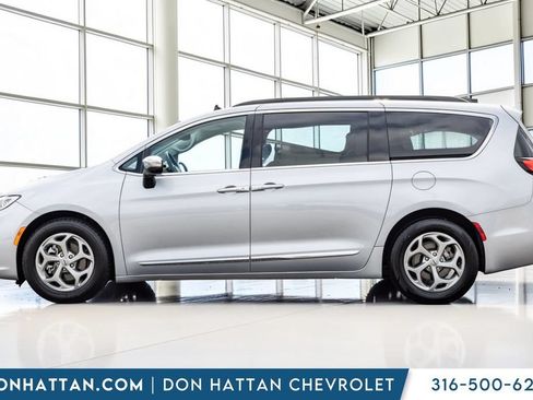 Used 2023 Chrysler Pacifica Limited FWD image 22