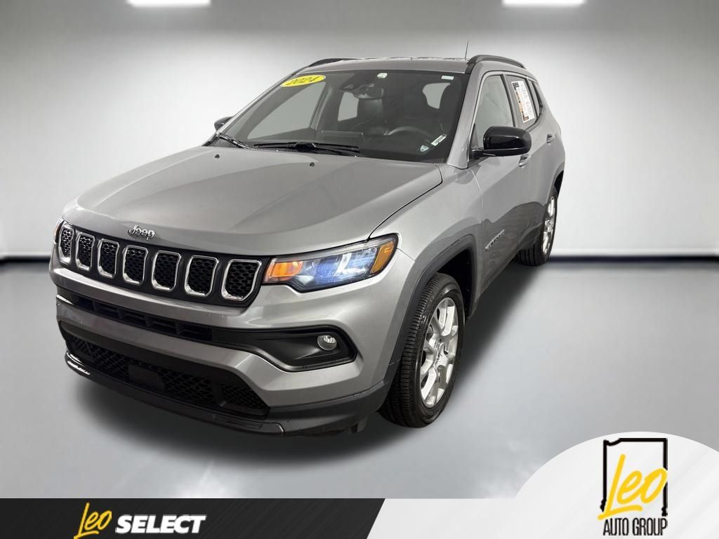 Used 2024 Jeep Compass Latitude AWD/4WD image 1