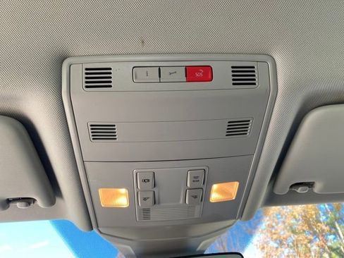 Used 2024 Volkswagen Jetta SE image 22