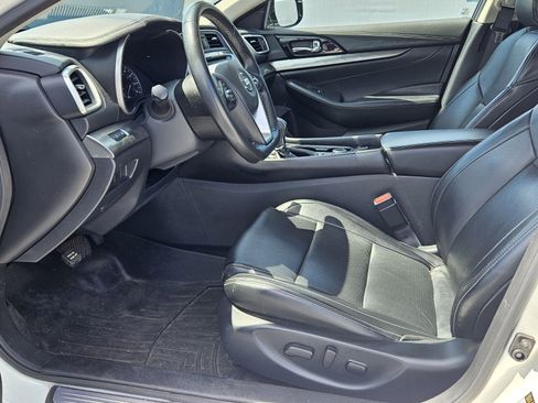 Used 2022 Nissan Maxima SV w/ Floor Mat Group FWD image 3
