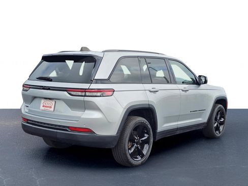 Used 2023 Jeep Grand Cherokee Altitude AWD/4WD image 8