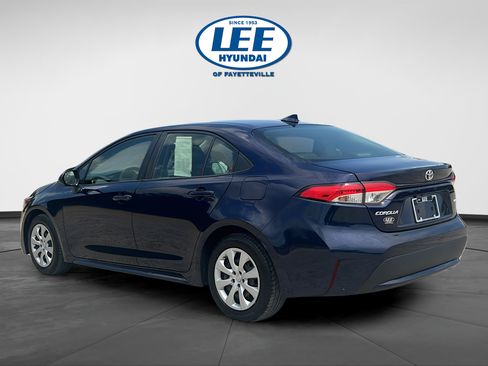 Used 2021 Toyota Corolla LE FWD image 4
