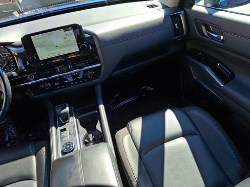 Used 2023 Nissan Pathfinder SL w/ SL Premium Package AWD/4WD image 16