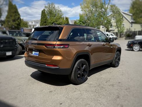 New 2026 Jeep Grand Cherokee Limited w/ Limited Altitude Package AWD/4WD image 10
