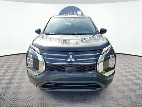 New 2025 Mitsubishi Outlander ES image 2