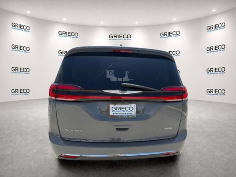 Used 2022 Chrysler Pacifica Touring-L FWD image 6