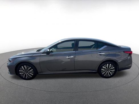 Used 2025 Nissan Altima 2.5 SV FWD image 8