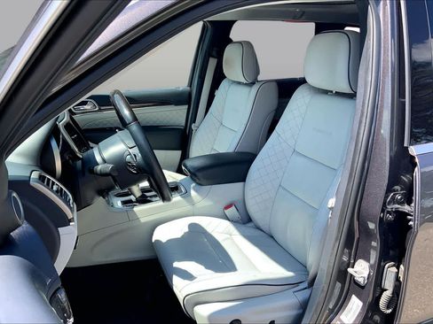 Used 2017 Jeep Grand Cherokee Summit AWD/4WD image 9