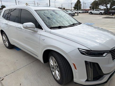 Used 2020 Cadillac XT6 Premium Luxury w/ Platinum Package image 2