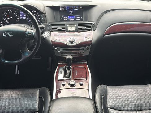 Used 2019 INFINITI Q70 Luxe w/ Sport Package image 17