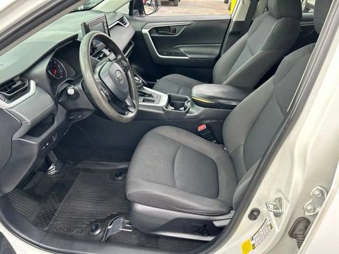 Used 2020 Toyota RAV4 LE FWD image 6